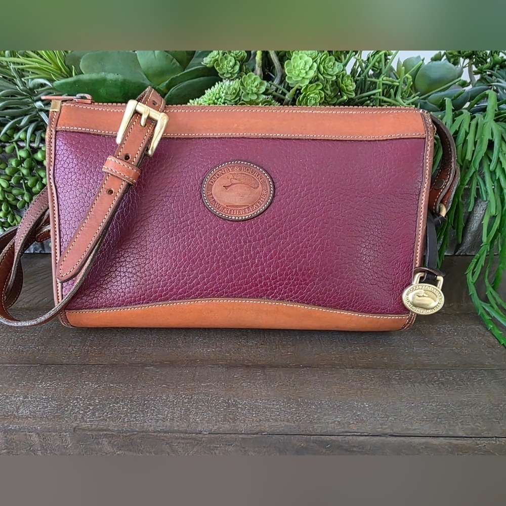 Vintage Dooney And Bourke AWL Zip Top Crossbody/Shoulder Bag In Burgandy